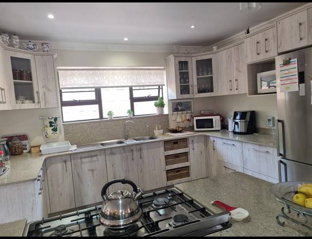 2 BEDROOM HOUSE FOR SALE IN HERSHAM